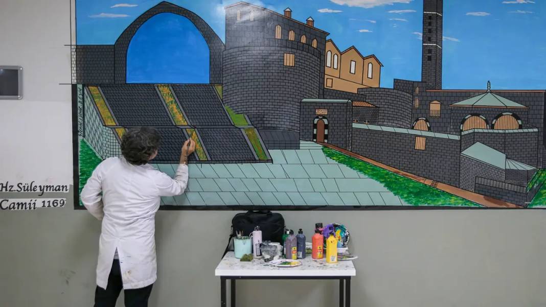 Diyarbakır’daki öğretmen okulunu resim galerisi yaptı 3